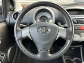Toyota Aygo (2015) thumbnail 5