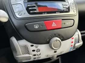 Toyota Aygo (2015) thumbnail 9
