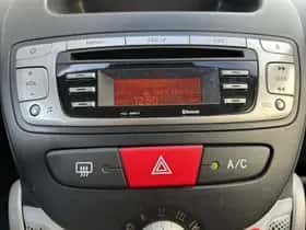 Toyota Aygo (2015) thumbnail 10