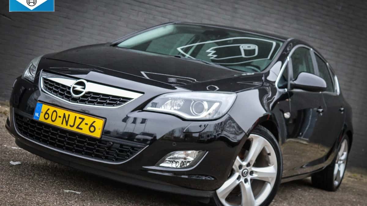 Opel Astra (2010) — foto 1