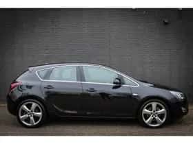 Opel Astra (2010) thumbnail 2