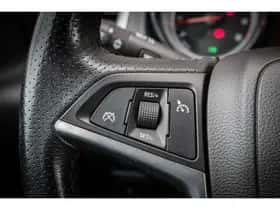 Opel Astra (2010) thumbnail 9