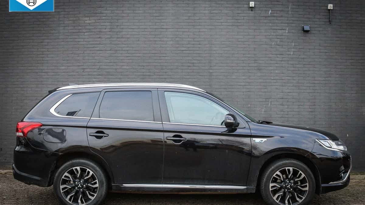 Mitsubishi Outlander (2017) — foto 1