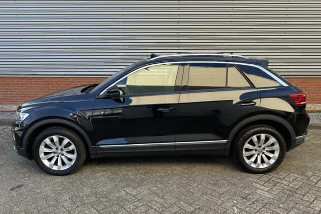 Volkswagen T-Roc (2018) thumbnail 3