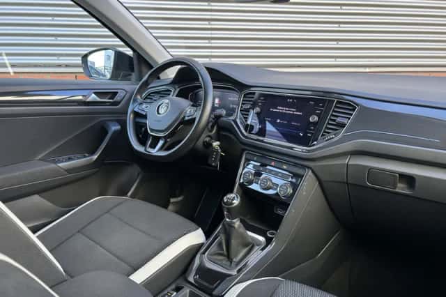 Volkswagen T-Roc (2018) thumbnail 5