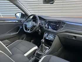 Volkswagen T-Roc (2018) thumbnail 5