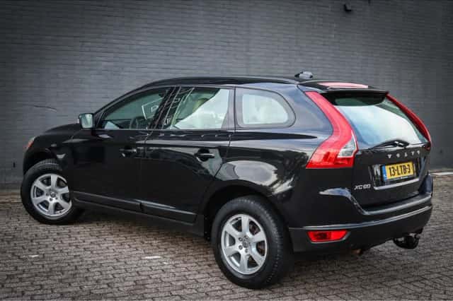Volvo XC60 (2010) thumbnail 3