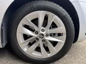 Škoda Octavia (2023) thumbnail 20
