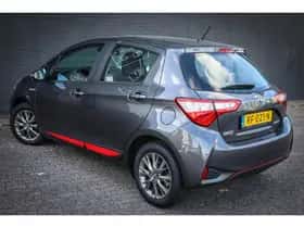Toyota Yaris (2017) thumbnail 2