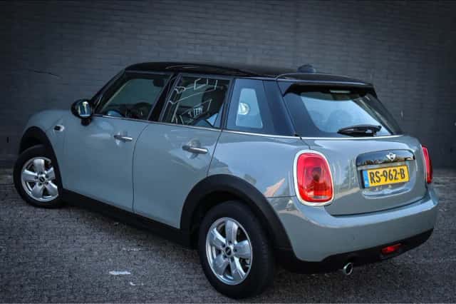 MINI Cooper (2018) thumbnail 3