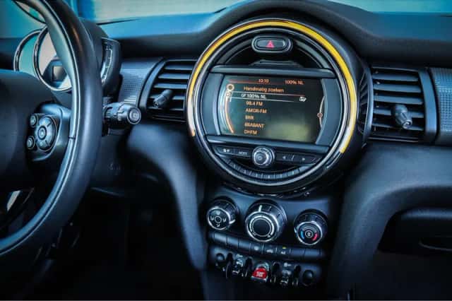MINI Cooper (2018) thumbnail 5