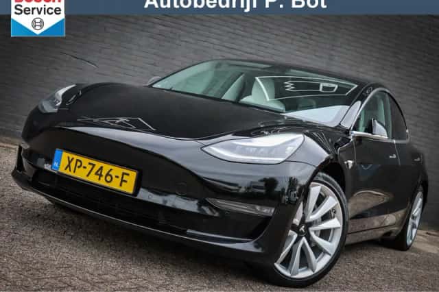 Tesla Model 3 (2019) thumbnail 1
