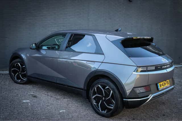 Hyundai Ioniq (2021) thumbnail 2