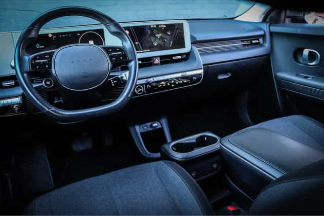 Hyundai Ioniq (2021) thumbnail 3