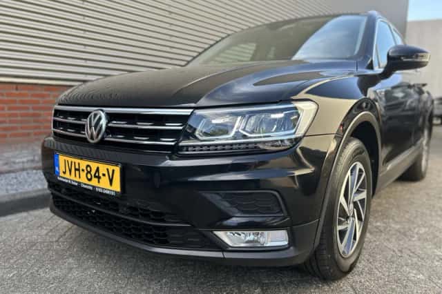 Volkswagen Tiguan (2017) thumbnail 2