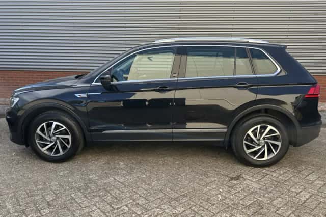 Volkswagen Tiguan (2017) thumbnail 3
