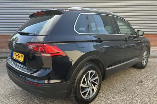 Volkswagen Tiguan (2017) thumbnail 4