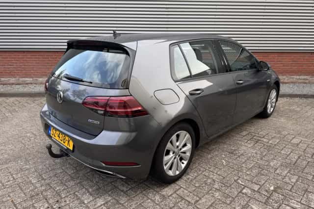 Volkswagen Golf (2018) thumbnail 2