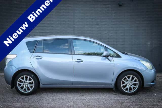 Toyota Verso (2010) thumbnail 1