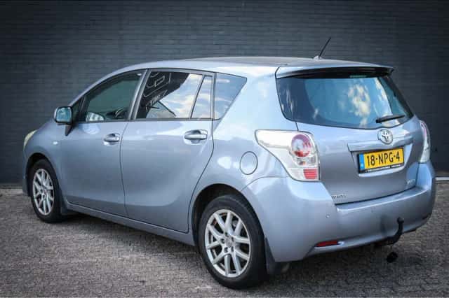 Toyota Verso (2010) thumbnail 2