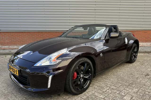 Nissan 370Z (2013) thumbnail 2