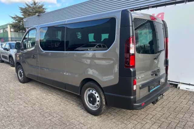 Opel Vivaro (2017) thumbnail 6