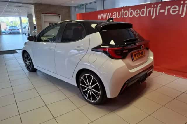 Toyota Yaris (2022) thumbnail 4