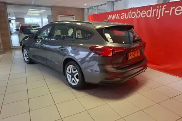Ford Focus (2022) thumbnail 3