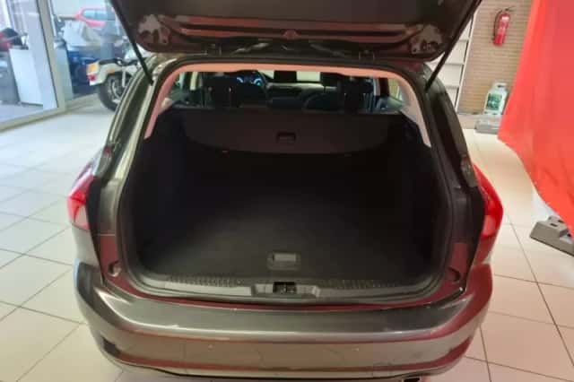 Ford Focus (2022) thumbnail 5