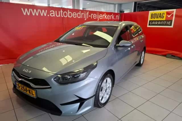 Kia Ceed Sportswagon (2023) thumbnail 1