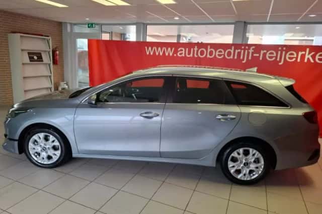 Kia Ceed Sportswagon (2023) thumbnail 2