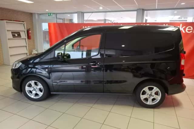 Ford Transit Courier (2023) thumbnail 1