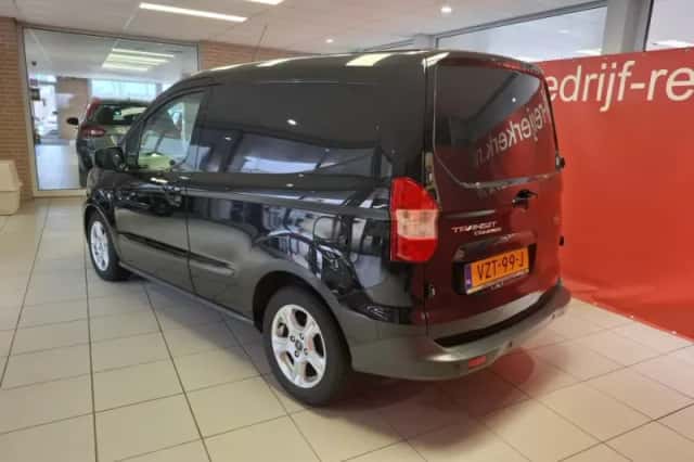 Ford Transit Courier (2023) thumbnail 2
