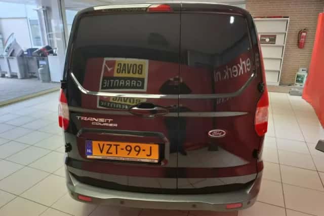 Ford Transit Courier (2023) thumbnail 4