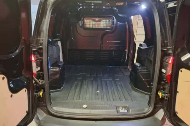 Ford Transit Courier (2023) thumbnail 5