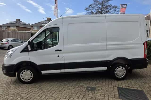 Ford Transit (2021) thumbnail 3