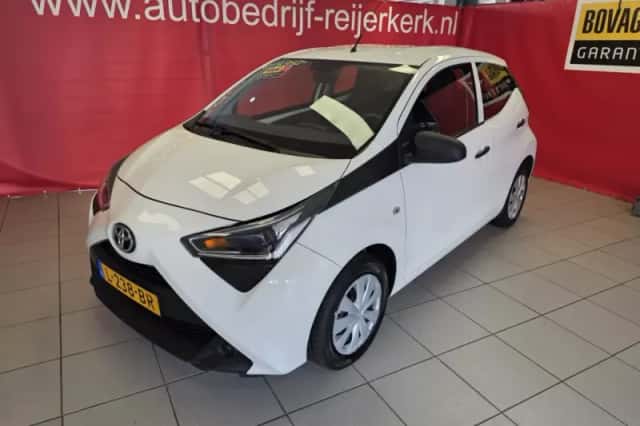 Toyota Aygo (2021) thumbnail 1