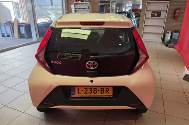 Toyota Aygo (2021) thumbnail 3