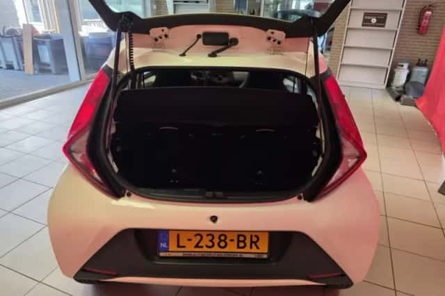Toyota Aygo (2021) thumbnail 4