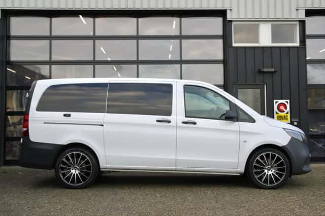 Mercedes-Benz Vito (2024) thumbnail 2
