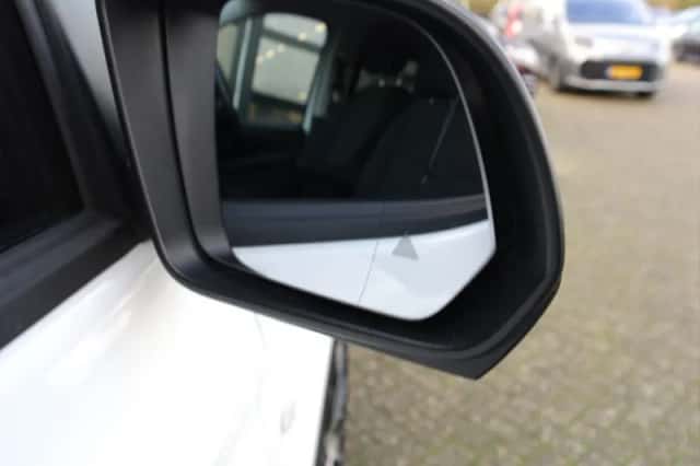 Mercedes-Benz Vito (2024) thumbnail 36