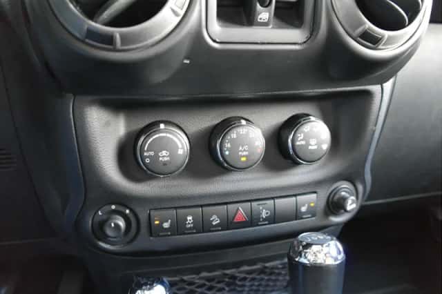Jeep Wrangler (2013) thumbnail 9
