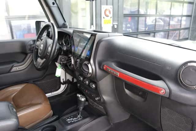Jeep Wrangler (2013) thumbnail 3