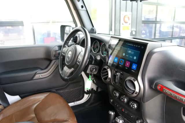 Jeep Wrangler (2013) thumbnail 6