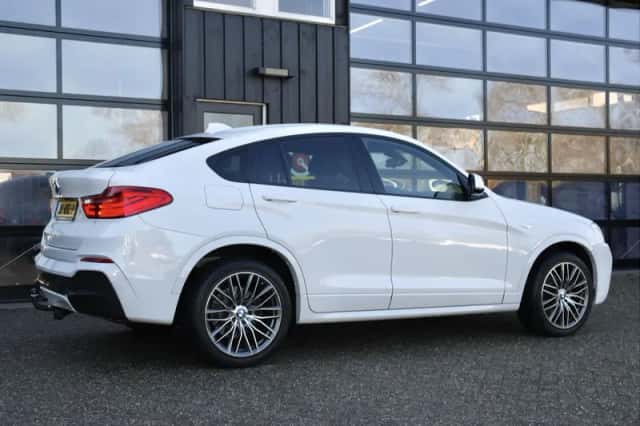 BMW X4 (2016) thumbnail 3