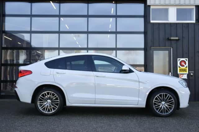 BMW X4 (2016) thumbnail 4