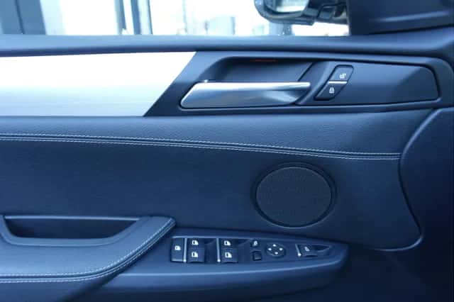 BMW X4 (2016) thumbnail 36