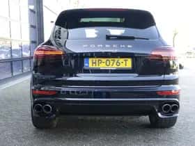 Porsche Cayenne (2015) thumbnail 32
