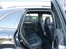 Porsche Cayenne (2015) thumbnail 36