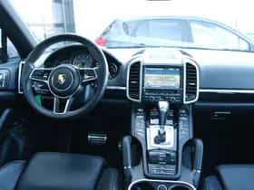 Porsche Cayenne (2015) thumbnail 6